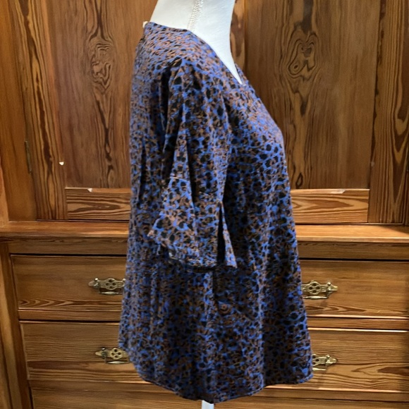 NWT FORCYNTHIA top blue animal print M - Picture 8 of 13